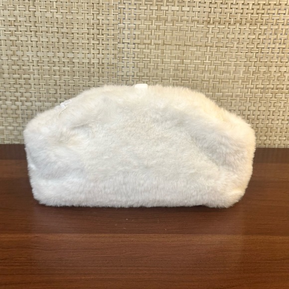 🌟HP🌟Isach Mizrahi New York Winter White Faux Fur & Gold Chain Convertible Bag - Picture 13 of 15